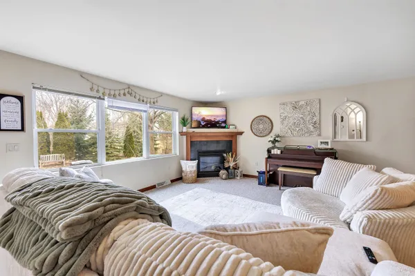 $379,900 | 715 Edge Point Court, De Pere, WI 54115