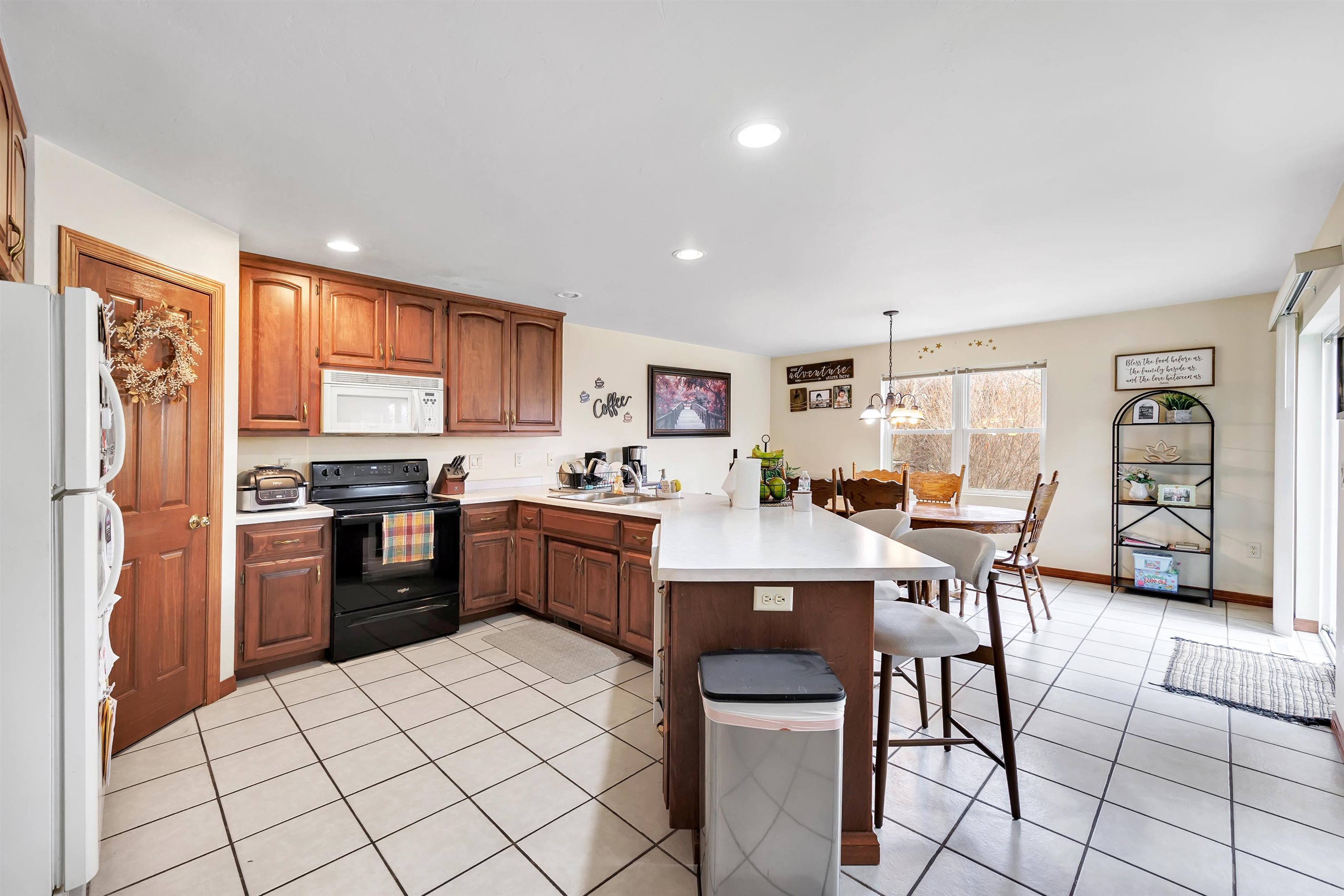 715 Edge Point Court De Pere, WI 54115 - Photo 5 of 24