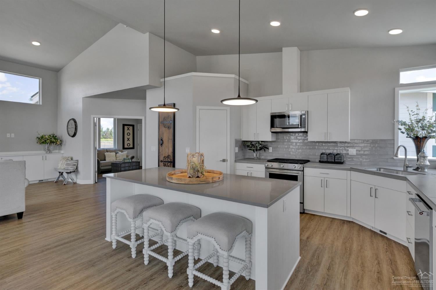 674 Northwest Rimrock Drive Redmond, OR 97756 - Photo 7 of 25 Additional Photo
