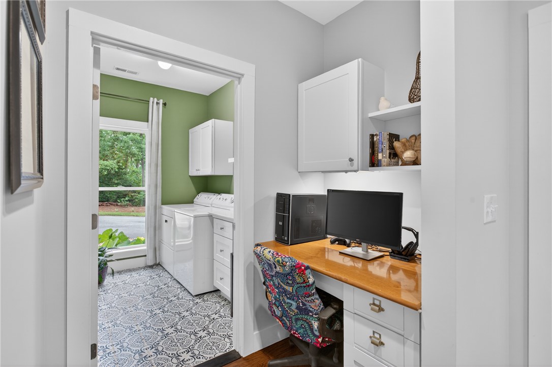2024 Retreat Pointe Road West Union, SC 29696 - Photo 23 of 43 A compact and functional home office area.