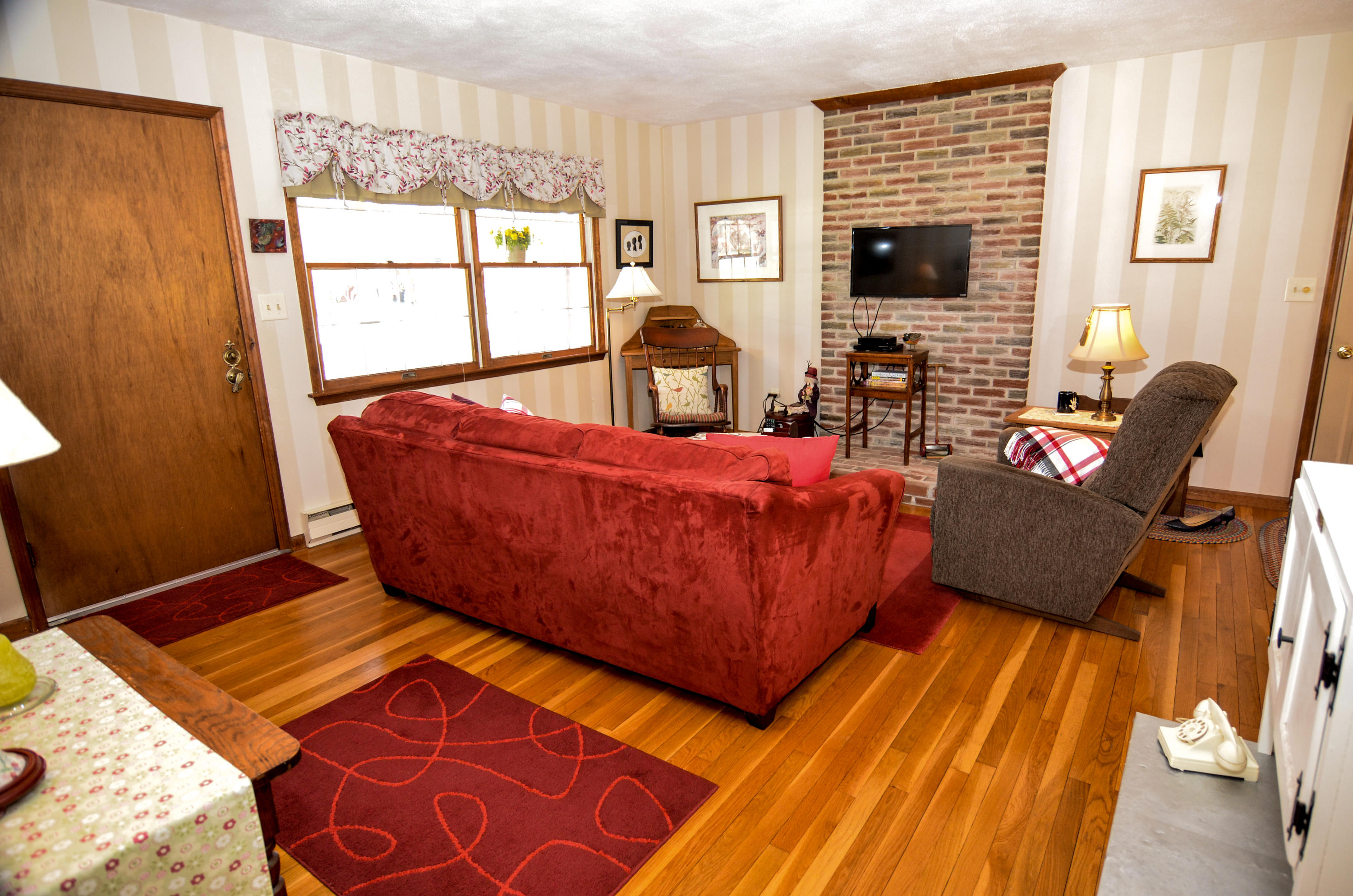 28 Old County Road Scarborough, ME 04074 - Photo 7 of 25 Living Room