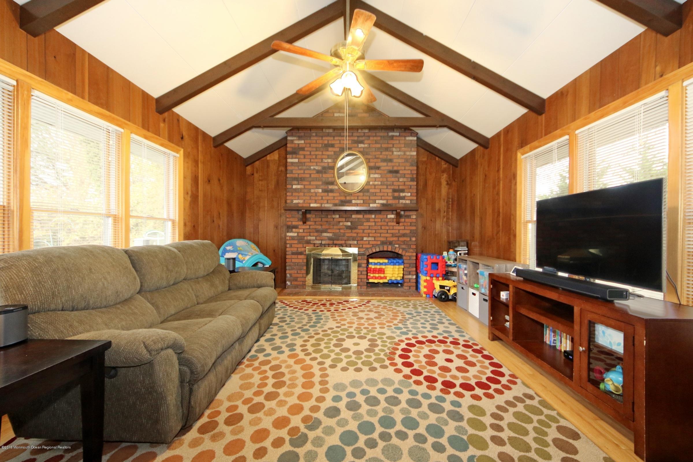 9 Lone Oak Road Middletown, NJ 07748 - Photo 11 of 25 FR with Vaulted Ceiling