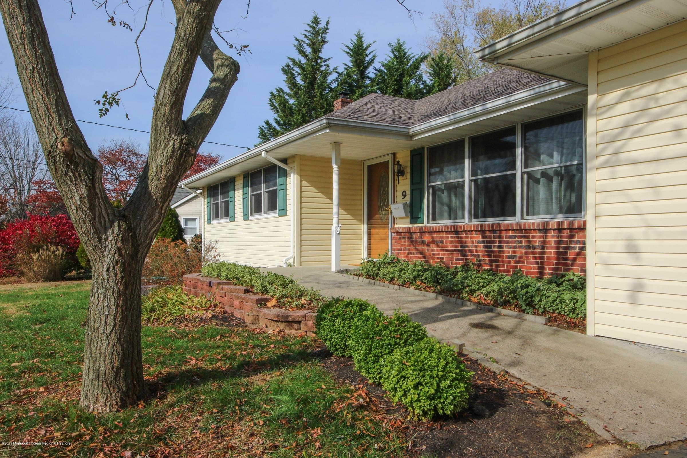 9 Lone Oak Road Middletown, NJ 07748 - Photo 3 of 25 Welcome Home!
