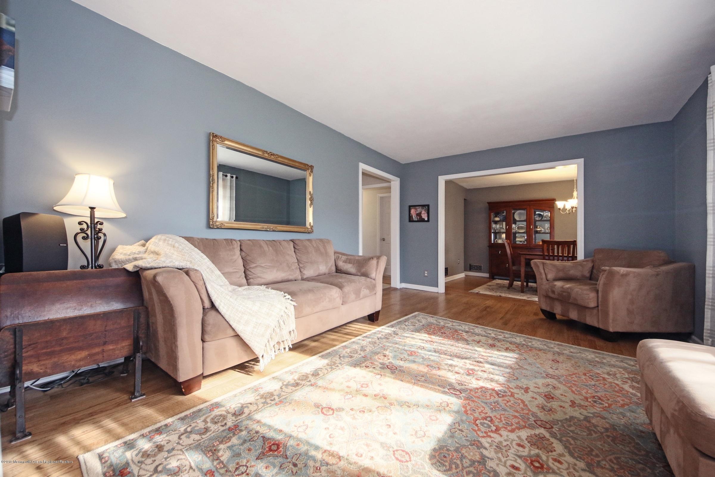 9 Lone Oak Road Middletown, NJ 07748 - Photo 4 of 25 Sunny Living Room