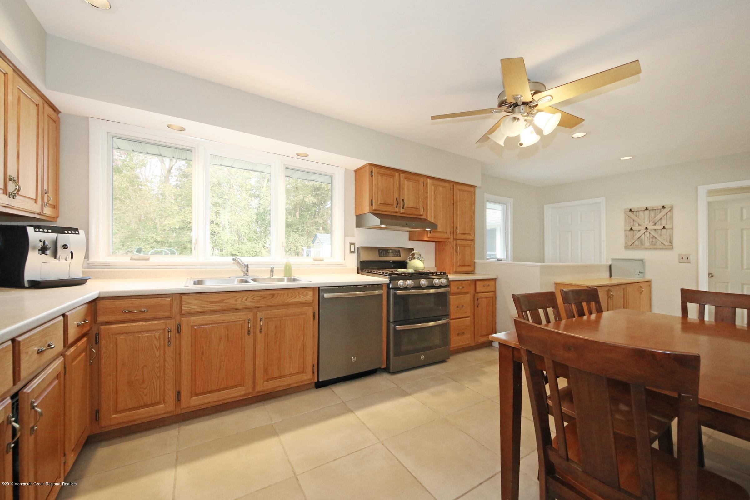 9 Lone Oak Road Middletown, NJ 07748 - Photo 8 of 25 Sun Filled Kitchen!