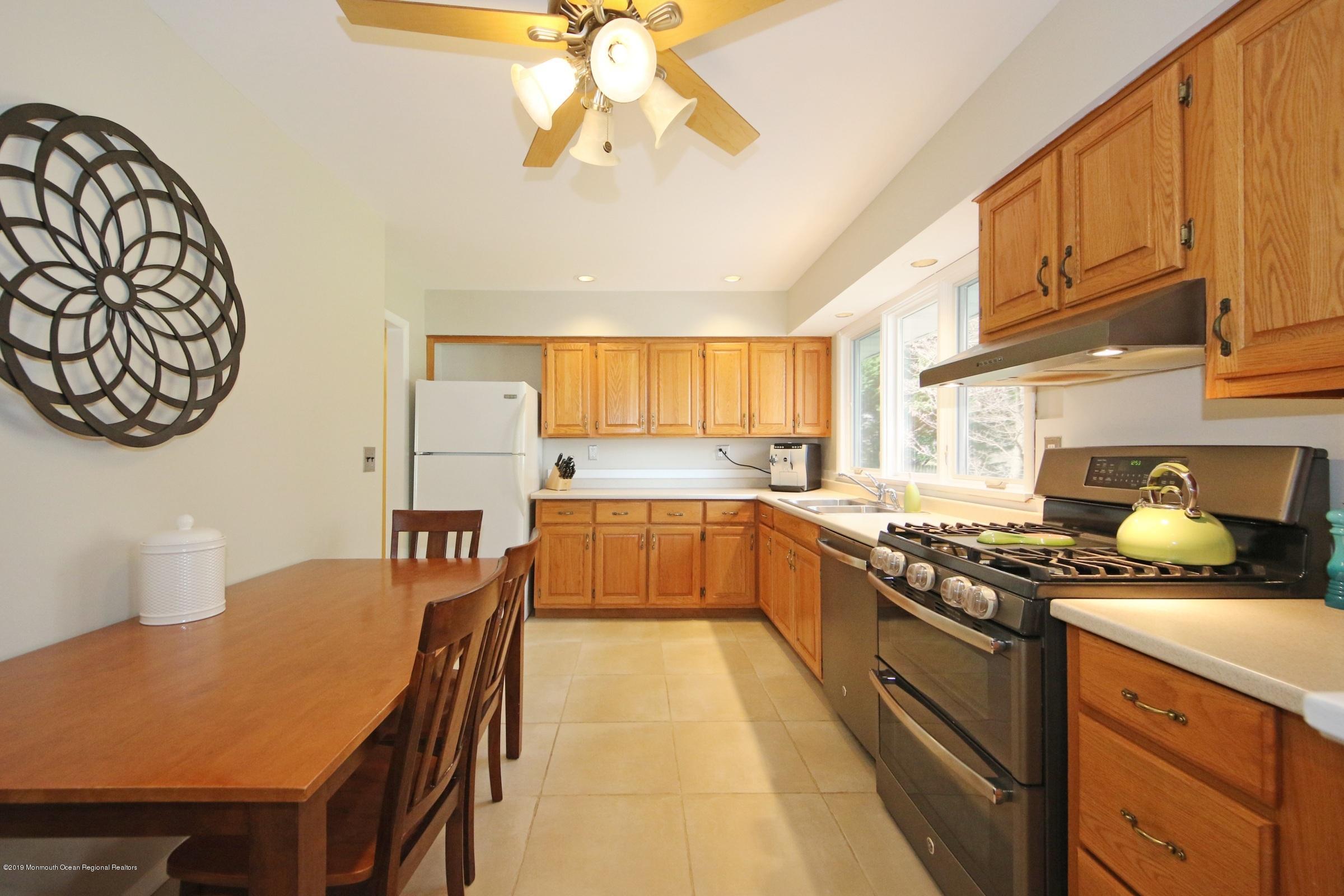 9 Lone Oak Road Middletown, NJ 07748 - Photo 9 of 25 Eat In Kitchen