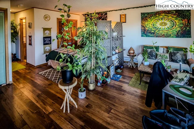 $950,000 | 270 Elk Hill Drive, Banner Elk, NC 28604