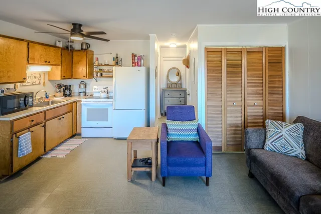 $950,000 | 270 Elk Hill Drive, Banner Elk, NC 28604