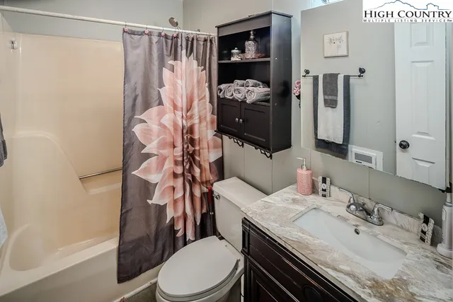 $950,000 | 270 Elk Hill Drive, Banner Elk, NC 28604