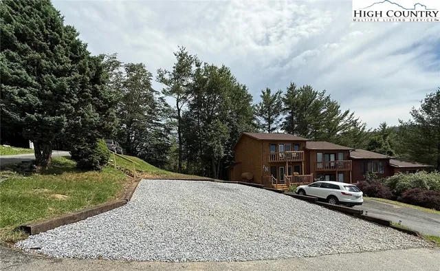 $950,000 | 270 Elk Hill Drive, Banner Elk, NC 28604