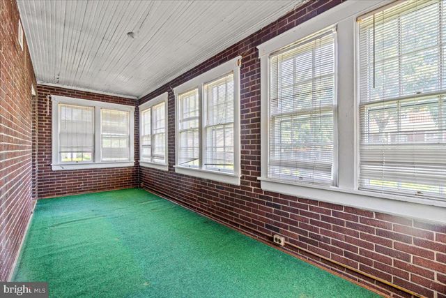 $1,100,000 | 401 Russell Road, Alexandria, VA 22301