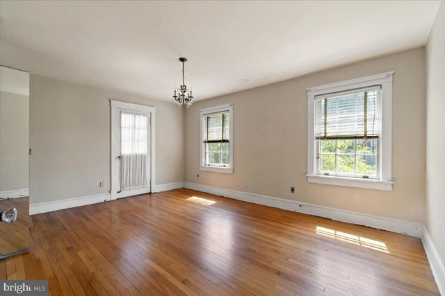 $1,100,000 | 401 Russell Road, Alexandria, VA 22301