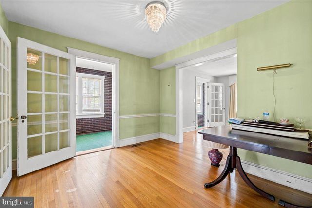 $1,100,000 | 401 Russell Road, Alexandria, VA 22301