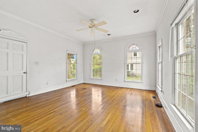 $1,100,000 | 401 Russell Road, Alexandria, VA 22301