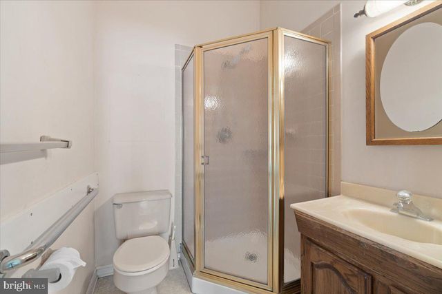 $1,100,000 | 401 Russell Road, Alexandria, VA 22301