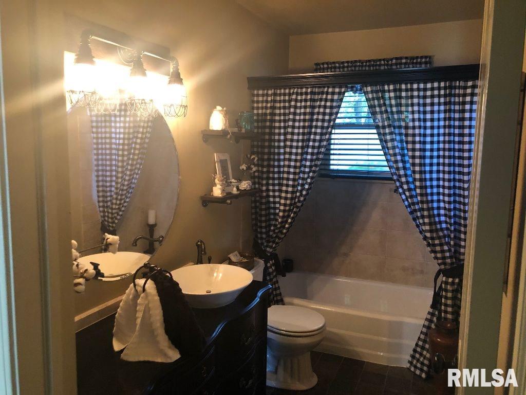 1001 Hampton Road Washington, IL 61571 - Photo 8 of 18 Gallery Image 8