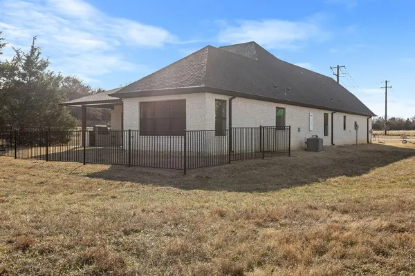 $465,000 | 115 Palisades Drive, Gordonville, TX 76245