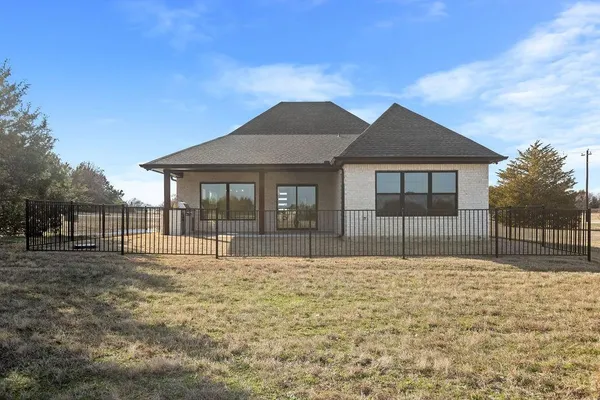 $465,000 | 115 Palisades Drive, Gordonville, TX 76245