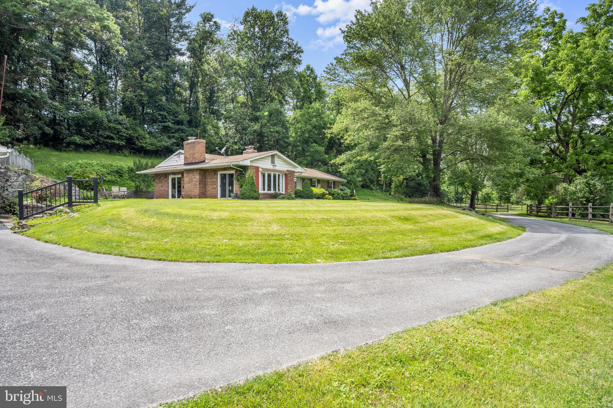 1039 Arnold Road Westminster, MD 21157 - Photo 12 of 49 Gallery Image 12