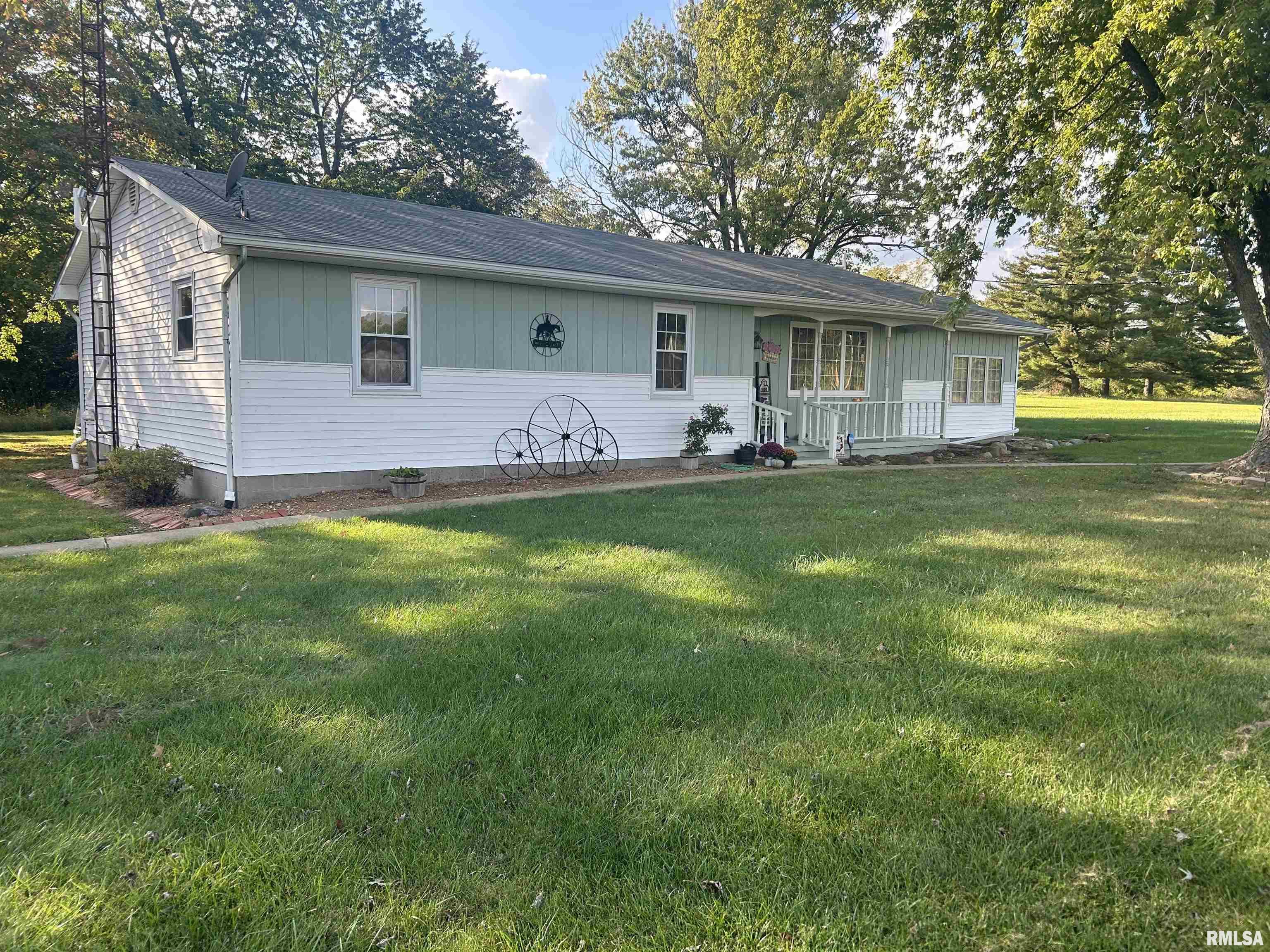 607 Meador Road Iuka, IL 62849 - Photo 1 of 43