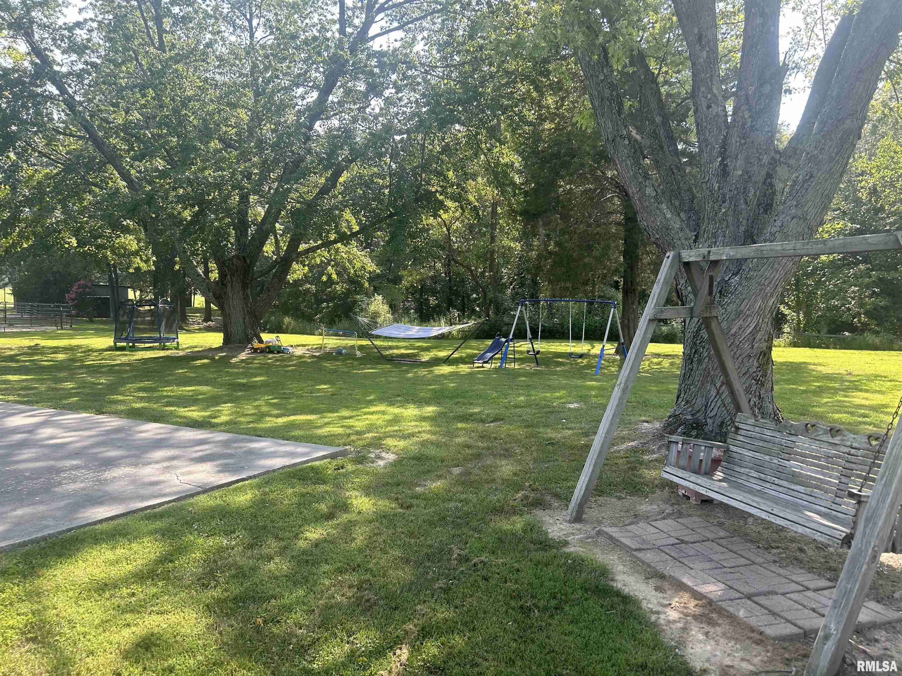 607 Meador Road Iuka, IL 62849 - Photo 6 of 43
