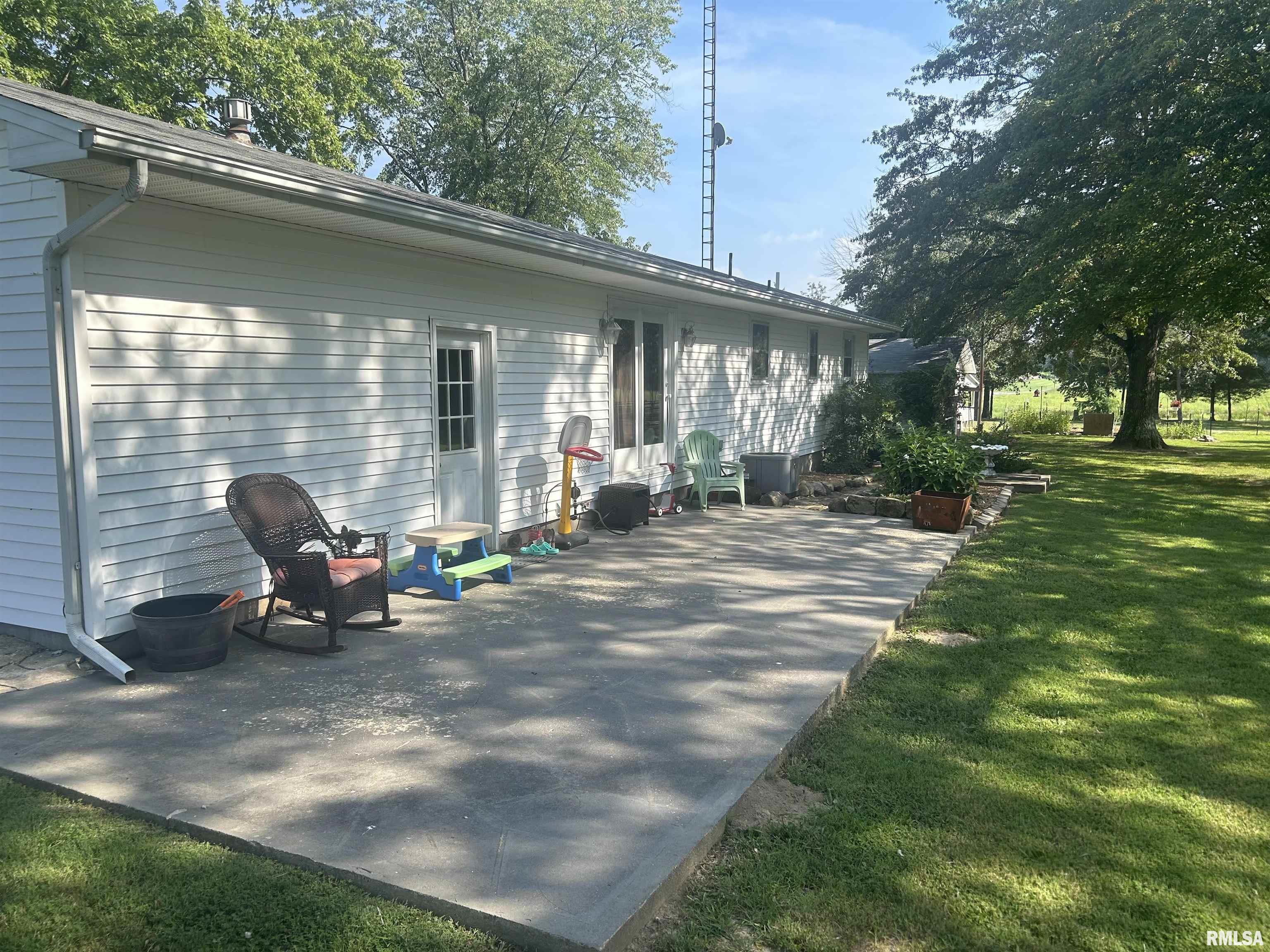 607 Meador Road Iuka, IL 62849 - Photo 7 of 43