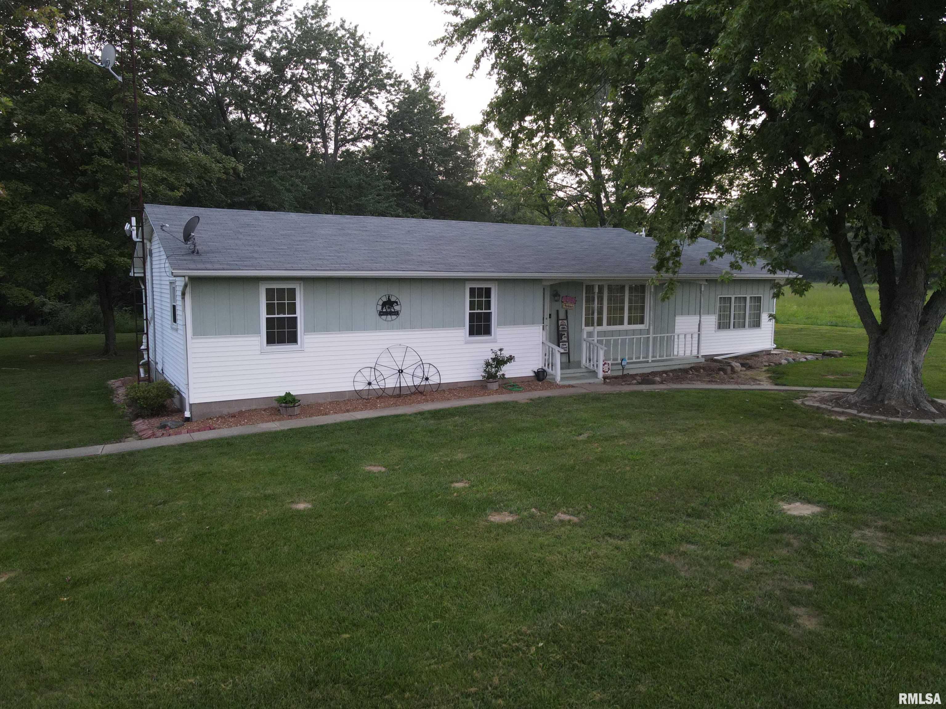 607 Meador Road Iuka, IL 62849 - Photo 9 of 43