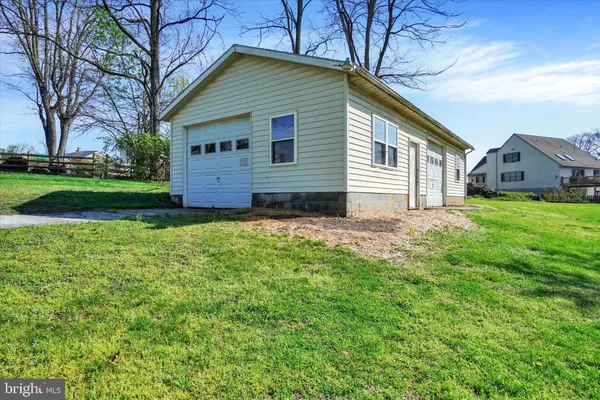 $289,900 | 2833 Anita Drive, Dover, PA 17315