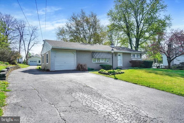 $289,900 | 2833 Anita Drive, Dover, PA 17315