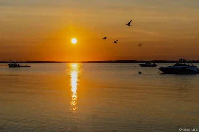 $4,000,000 | 645 Dune Road, Westhampton, NY 11978