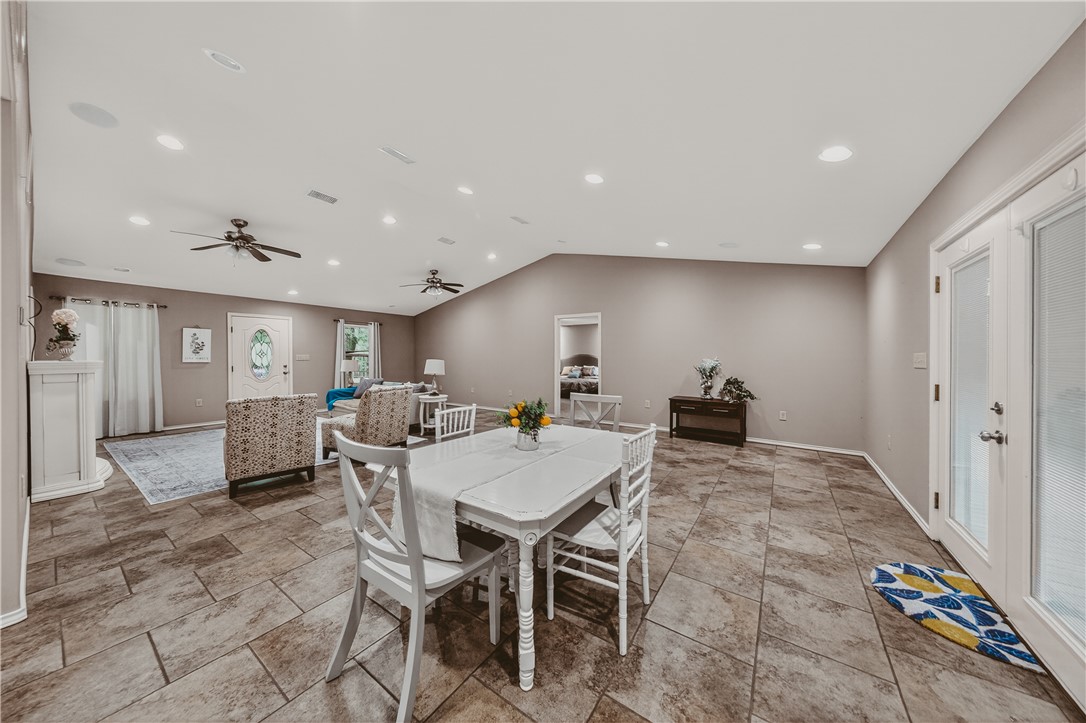 648 Dequeen Lake Road De Queen, AR 71832 - Photo 21 of 46 Spacious open living area great for entertaining!