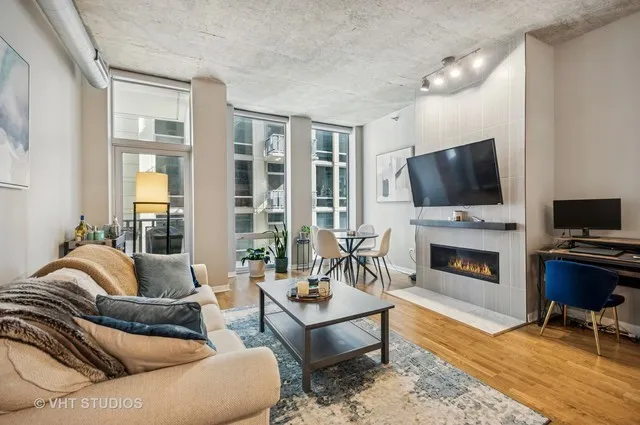 $3,200 | 700 North Larrabee Street, Unit 905, Chicago, IL 60654