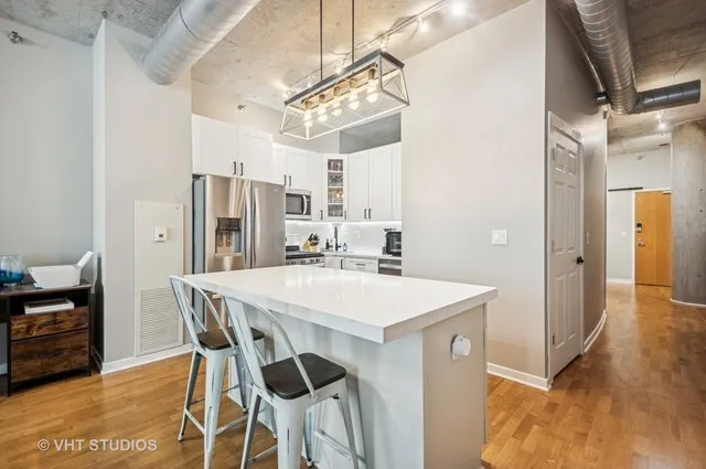 $3,200 | 700 North Larrabee Street, Unit 905, Chicago, IL 60654