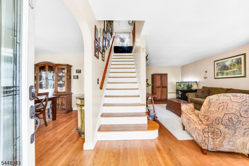 473 Whitewood Road Union, NJ 07083 - Photo 3 of 24