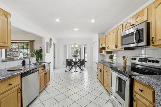 $369,900 | 5070 Northeast 52nd Place, High Springs, FL 32643