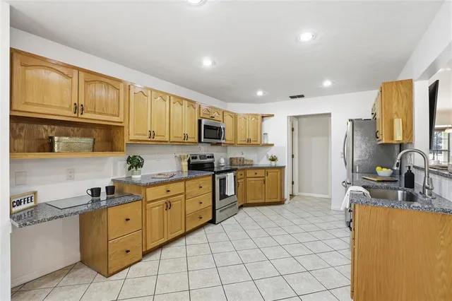 $369,900 | 5070 Northeast 52nd Place, High Springs, FL 32643