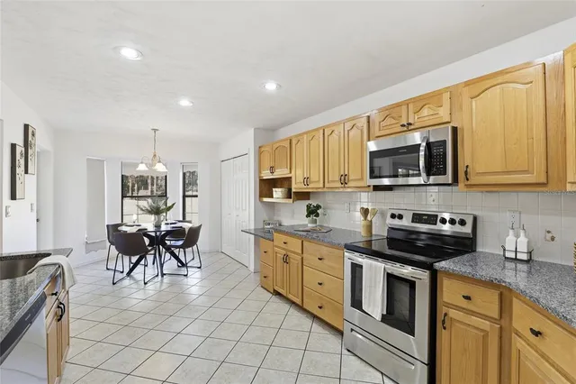 $369,900 | 5070 Northeast 52nd Place, High Springs, FL 32643