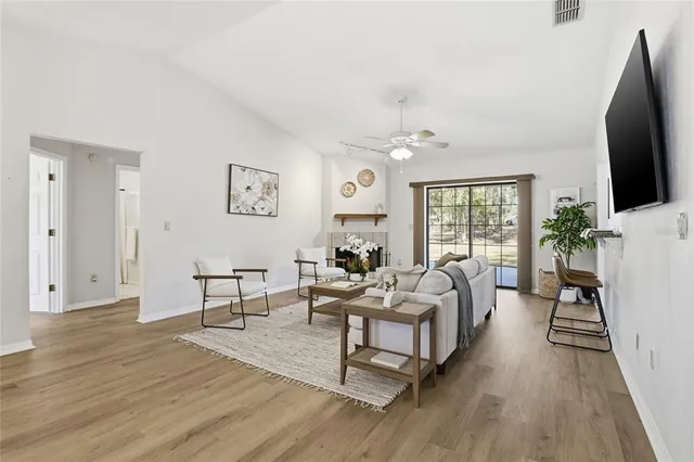 $369,900 | 5070 Northeast 52nd Place, High Springs, FL 32643