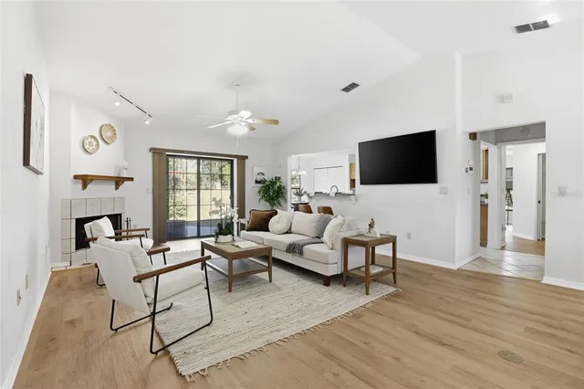 $369,900 | 5070 Northeast 52nd Place, High Springs, FL 32643