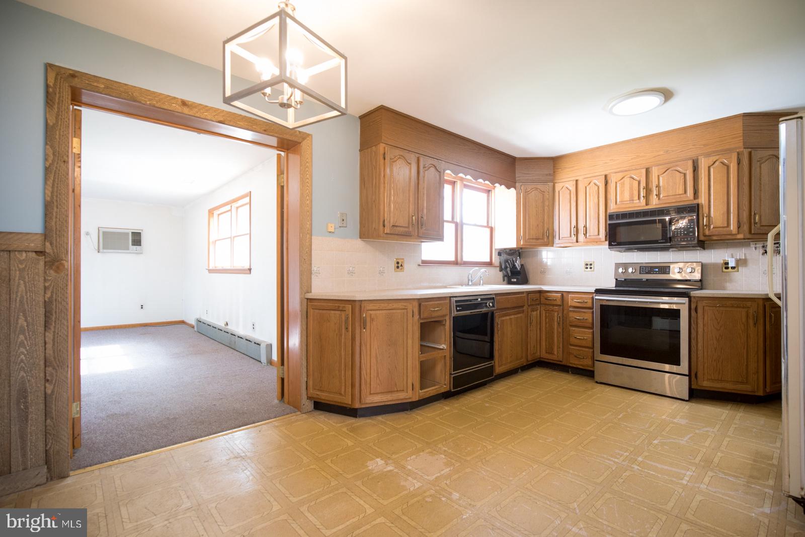 2430 Edgely Road Levittown, PA 19057 - Photo 17 of 52 Gallery Image 17