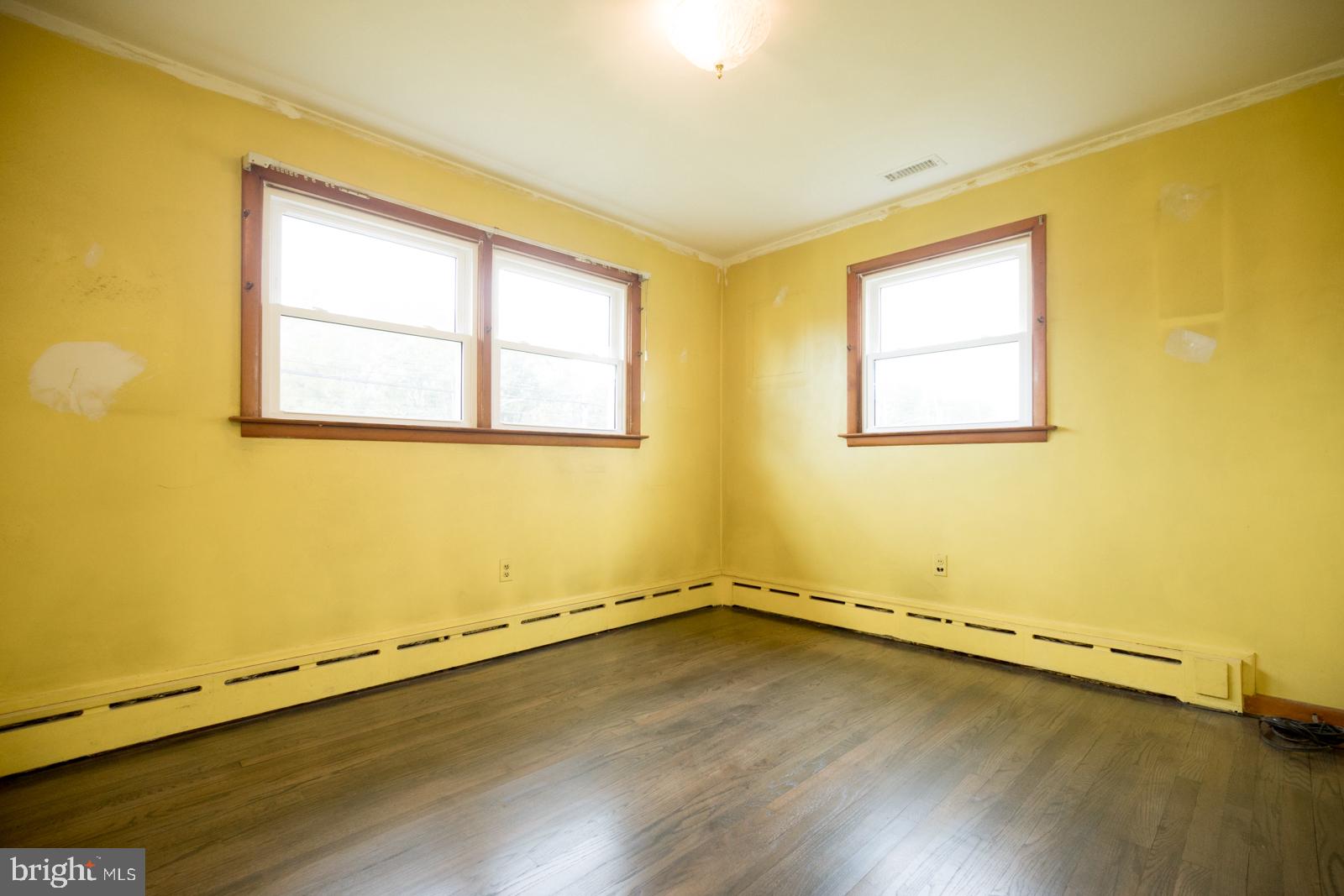 2430 Edgely Road Levittown, PA 19057 - Photo 38 of 52 Gallery Image 38
