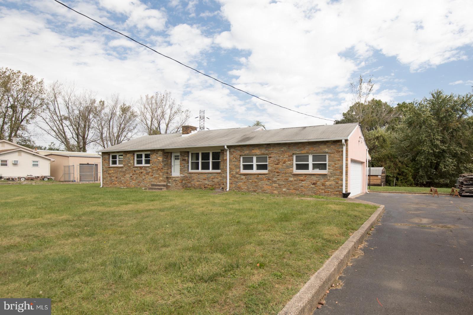2430 Edgely Road Levittown, PA 19057 - Photo 4 of 52 Gallery Image 4
