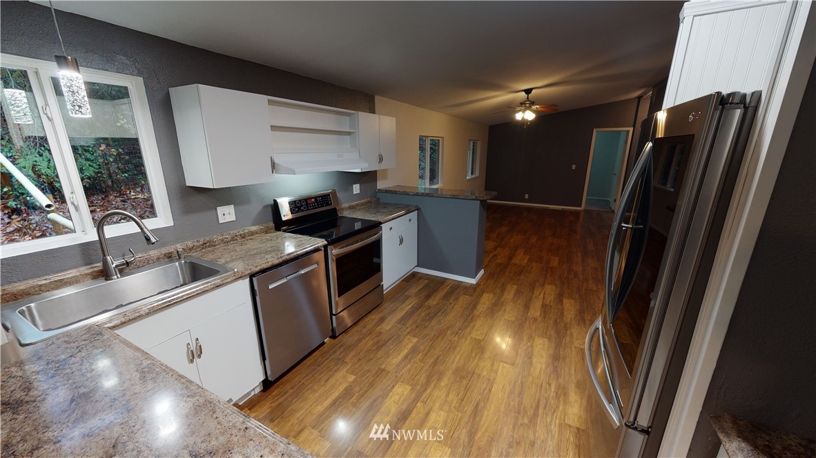 858 Southwest J H Road Port Orchard, WA 98367 - Photo 8 of 18 Gallery Image 8