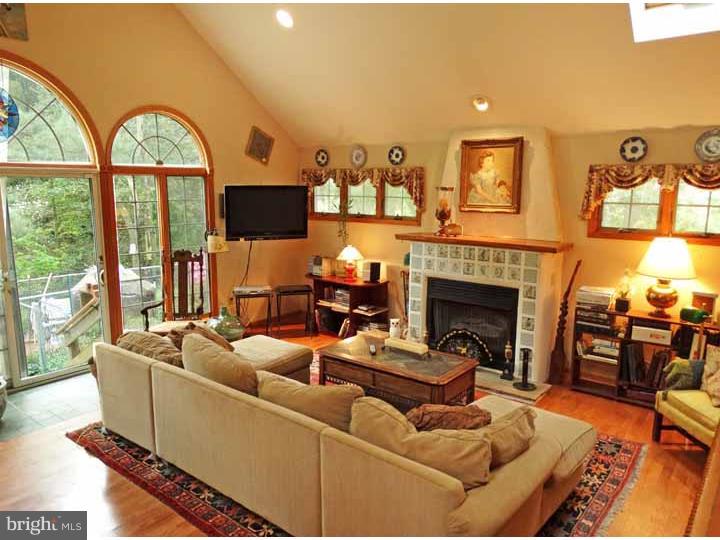172 Walker Road Wayne, PA 19087 - Photo 3 of 25