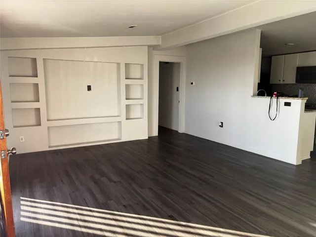 $1,995 | 120 Scarlet Ibis Pass, Del Valle, TX 78617