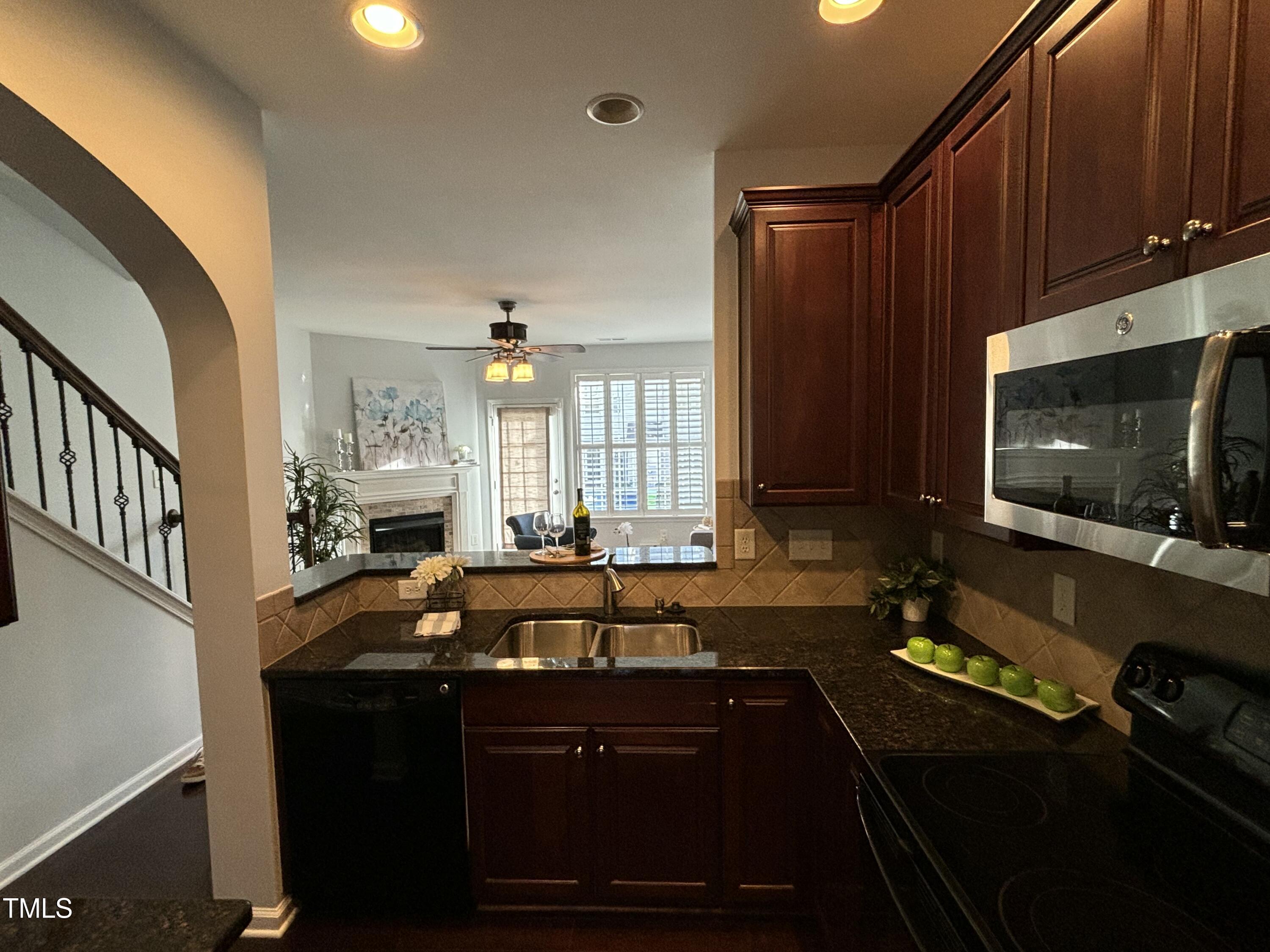 810 Bryan Street Raleigh, NC 27603 - Photo 20 of 33 Kitchen Arch