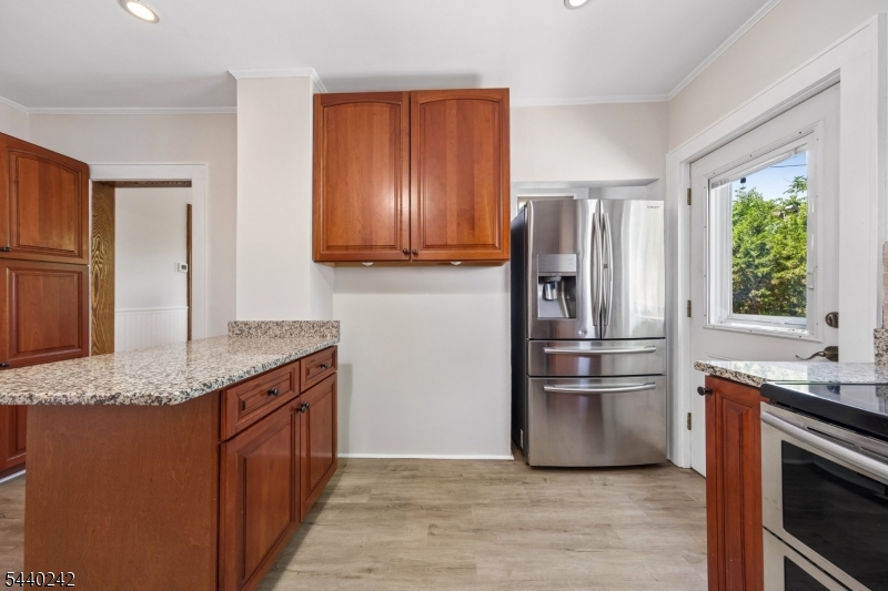 659 Raritan Road Cranford, NJ 07016 - Photo 8 of 36