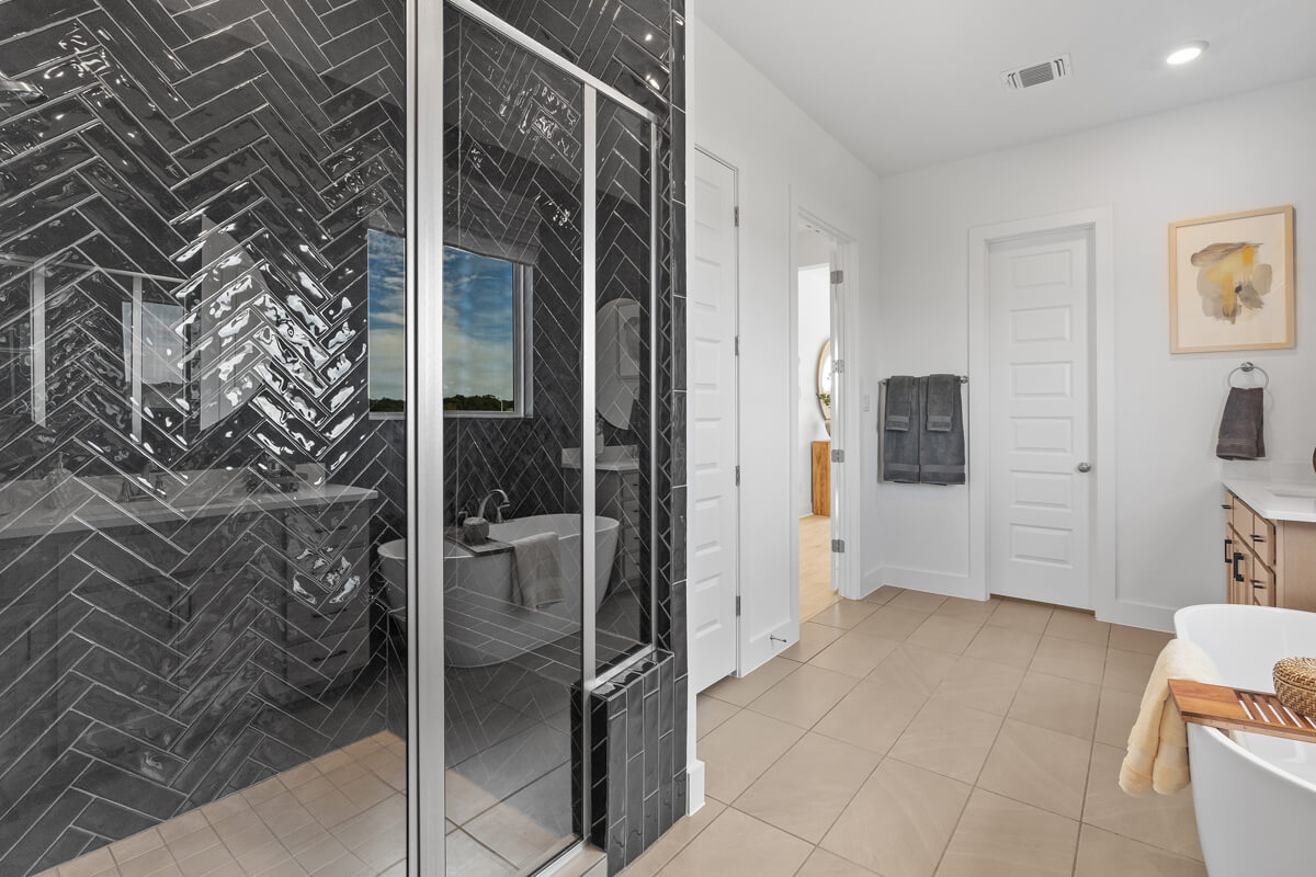 224 San Xavier Street Georgetown, TX 78633 - Photo 23 of 34 a bathroom with a bathtub and toilet