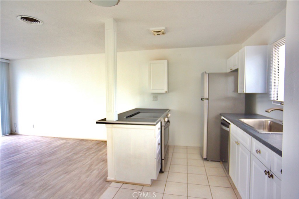 462 Seaward Road Corona del Mar, CA 92625 - Photo 7 of 25 KITCHEN WITH NEW REFRIGERATOR