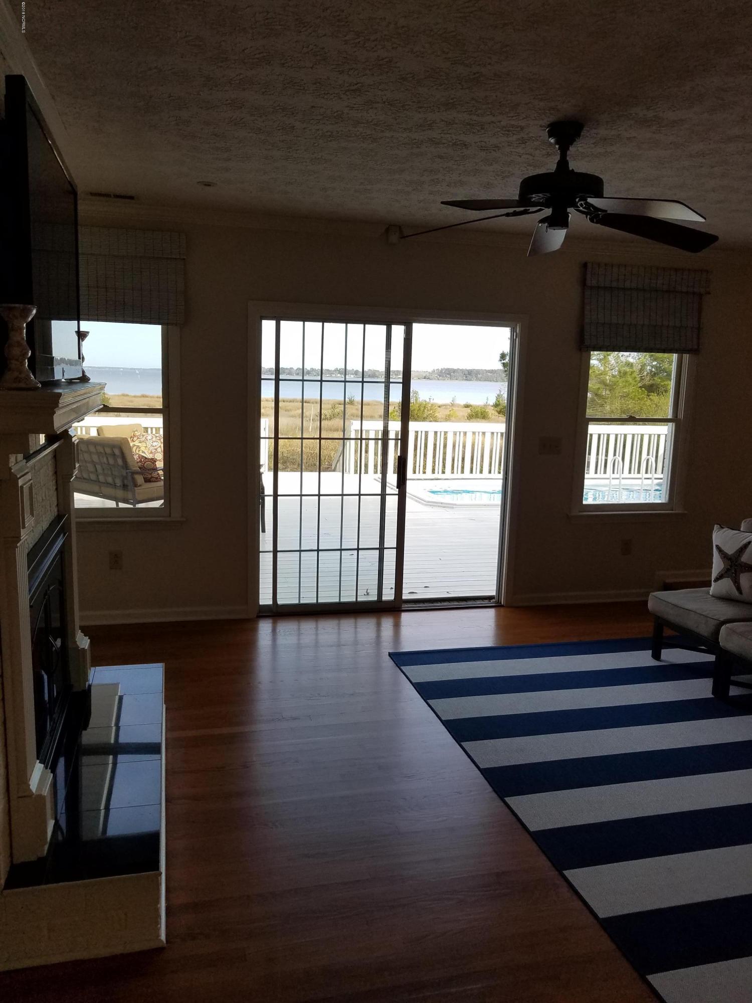 153 Point Road Newport, NC 28570 - Photo 11 of 30 153 Point Rd Living Area